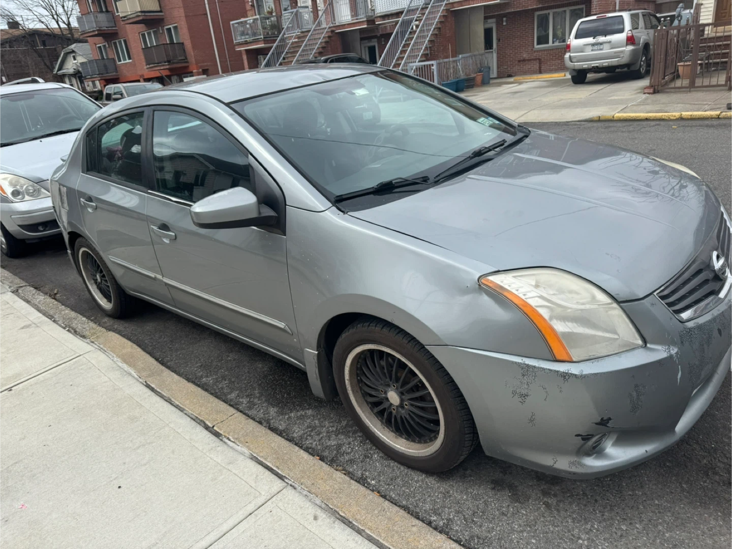 Gray Nissan Sentra Sedan 2012 - photo 2