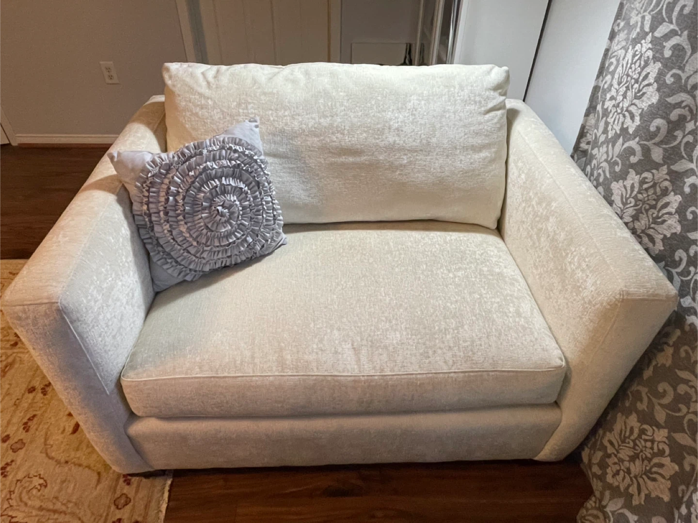 Chair and a half - photo 2