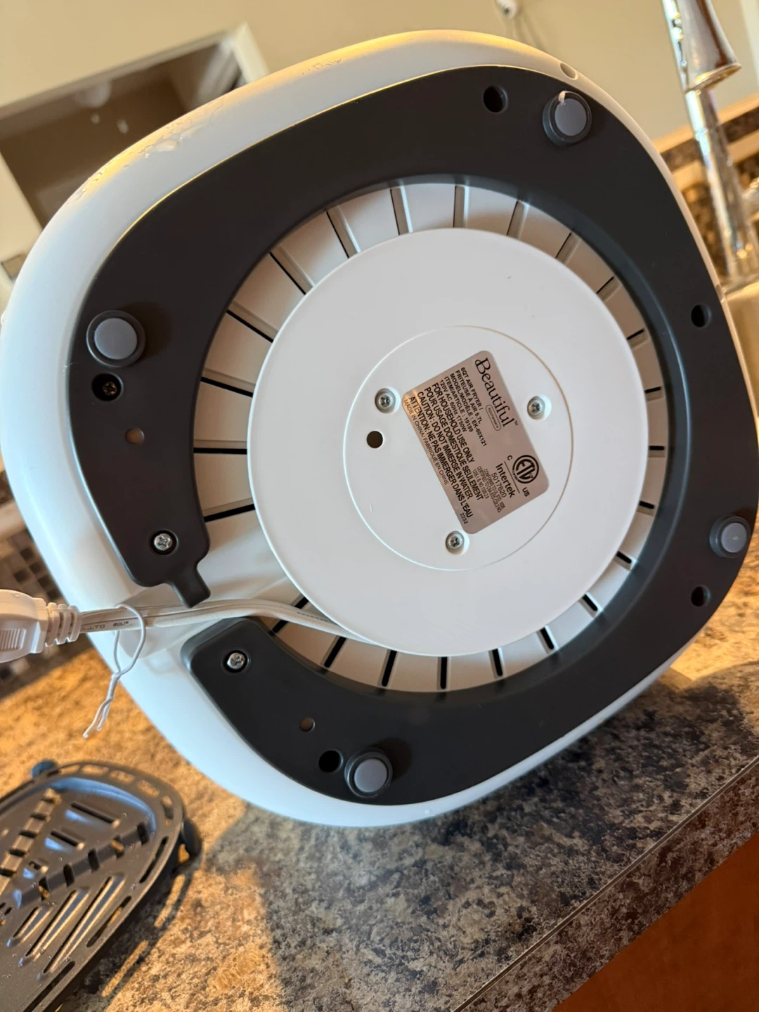Beautiful Touchscreen Air Fryer with 250+ baking Liners - photo 3