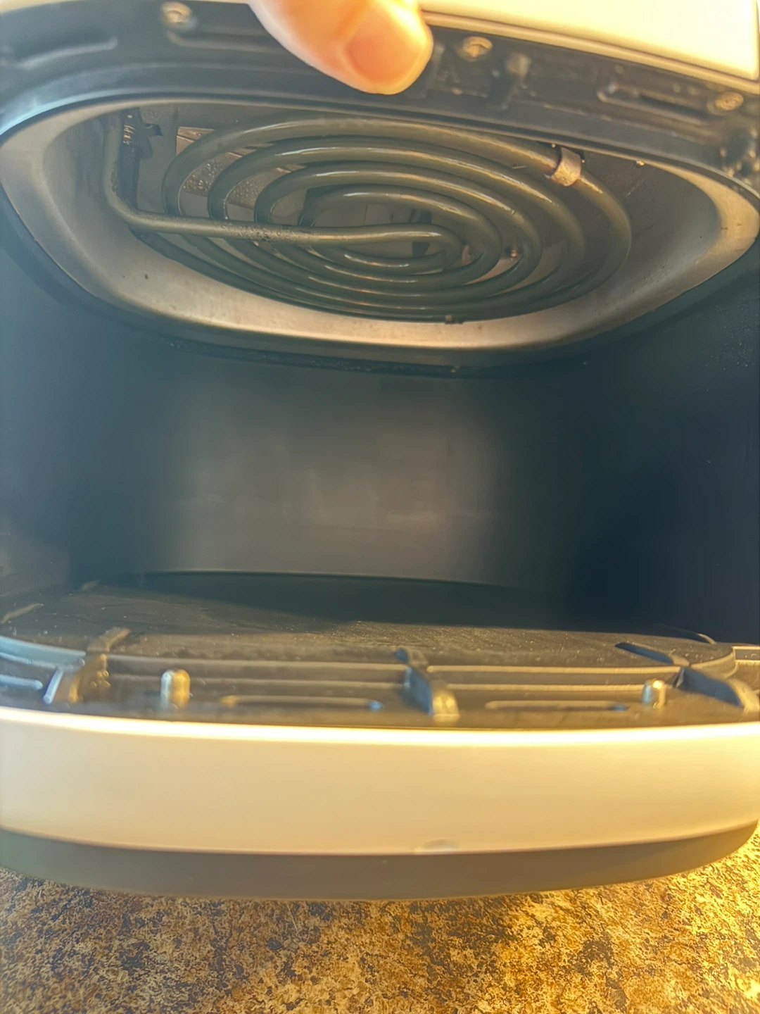 Beautiful Touchscreen Air Fryer with 250+ baking Liners - photo 5
