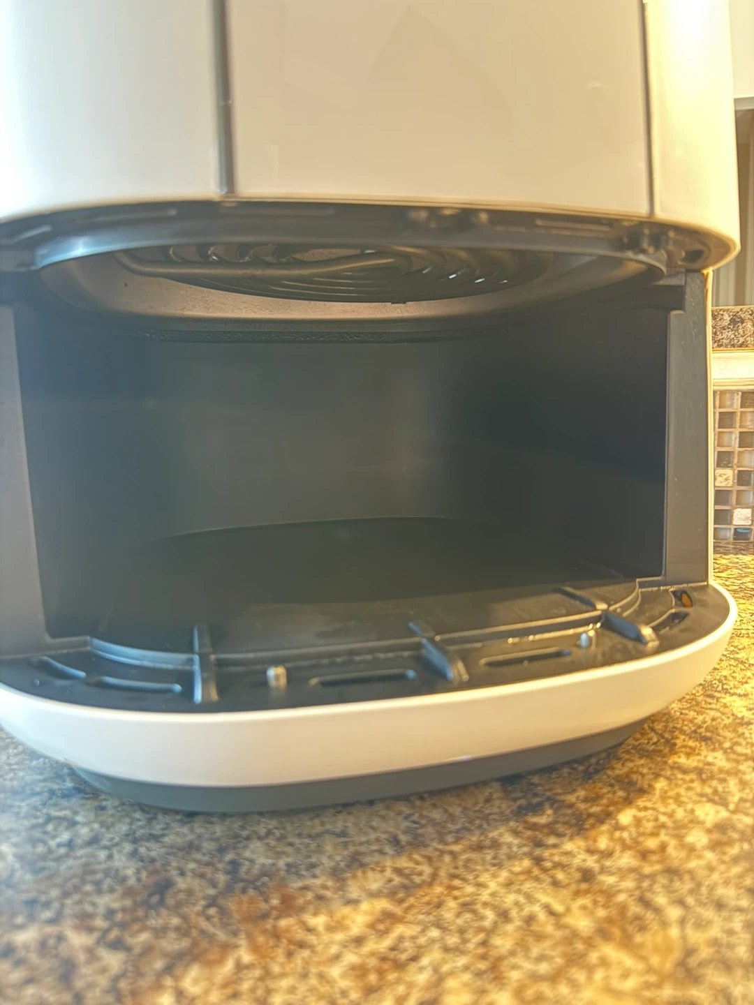 Beautiful Touchscreen Air Fryer with 250+ baking Liners - photo 4