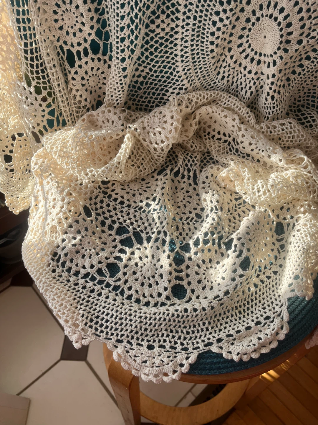 Handmade Crochet Lace Tablecloth/Throw, 68” diameter - photo 4