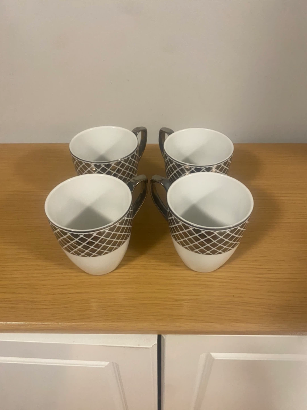 Set of 4 Ceramic Mugs with Geometric Design