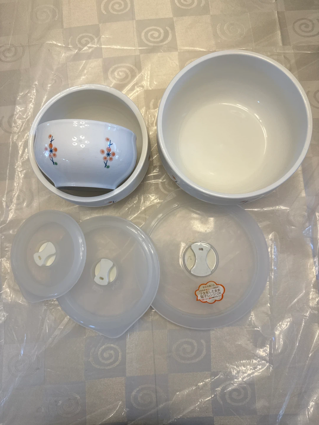 Set of 3 White Bowls with Lids - photo 2