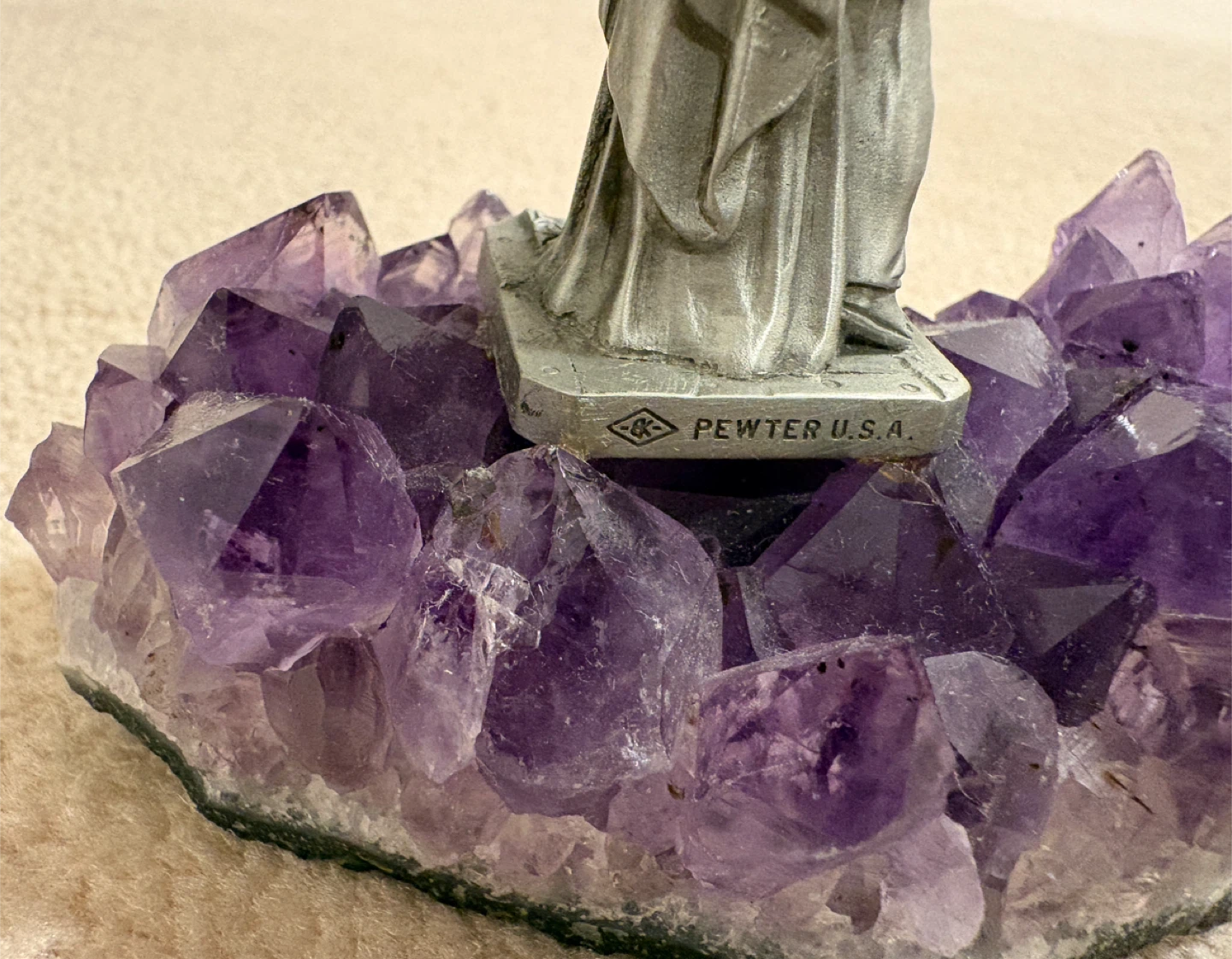 Pewter Statue of Liberty on Amethyst Geode - photo 3