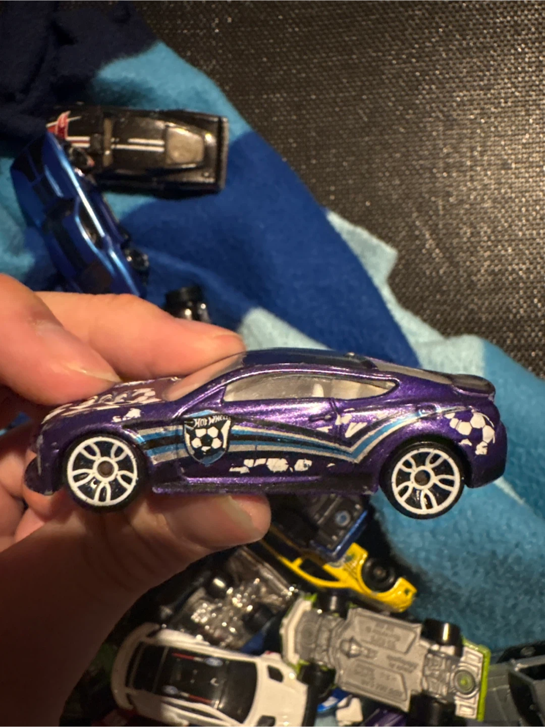 Hot Wheels Hyundai Genesis Coupe purple toy car - photo 3