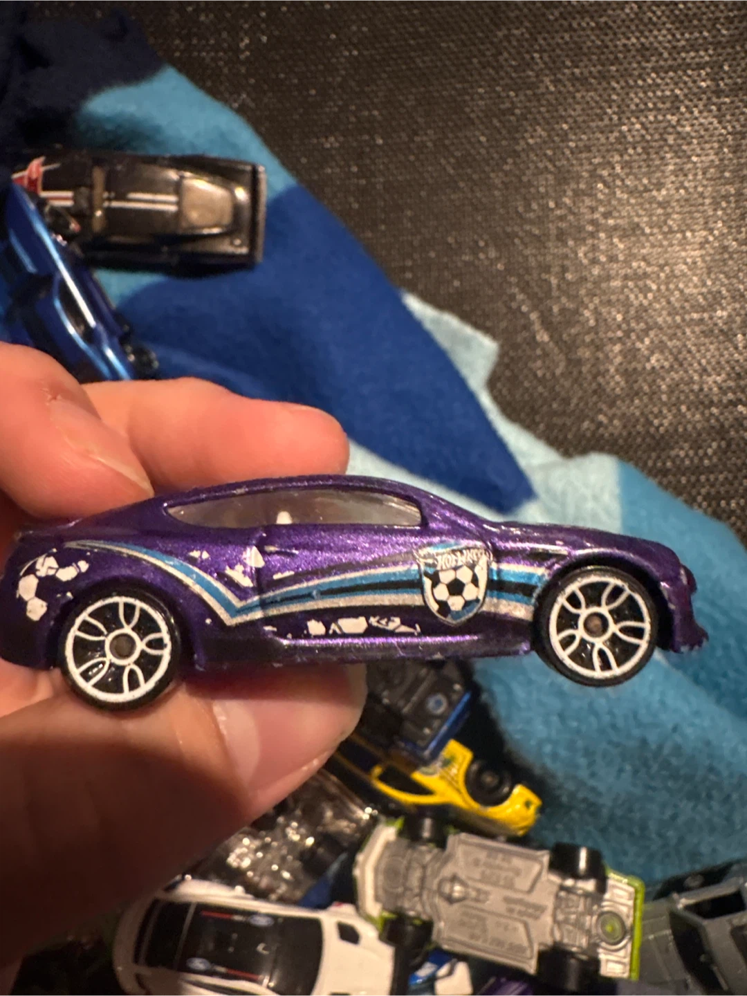 Hot Wheels Hyundai Genesis Coupe purple toy car - photo 4