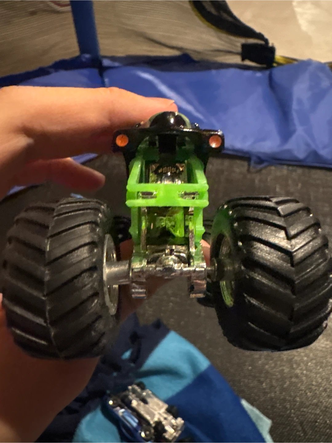 Hot Wheels Grave Digger Monster Truck - photo 4