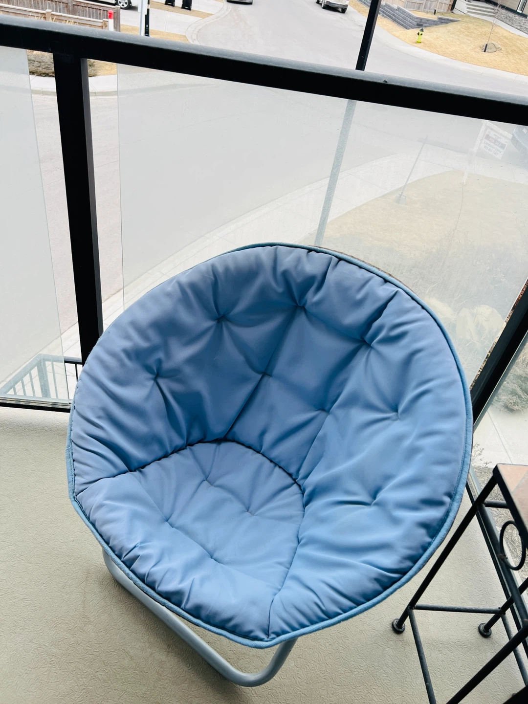 Blue Padded Moon Chair 🥕