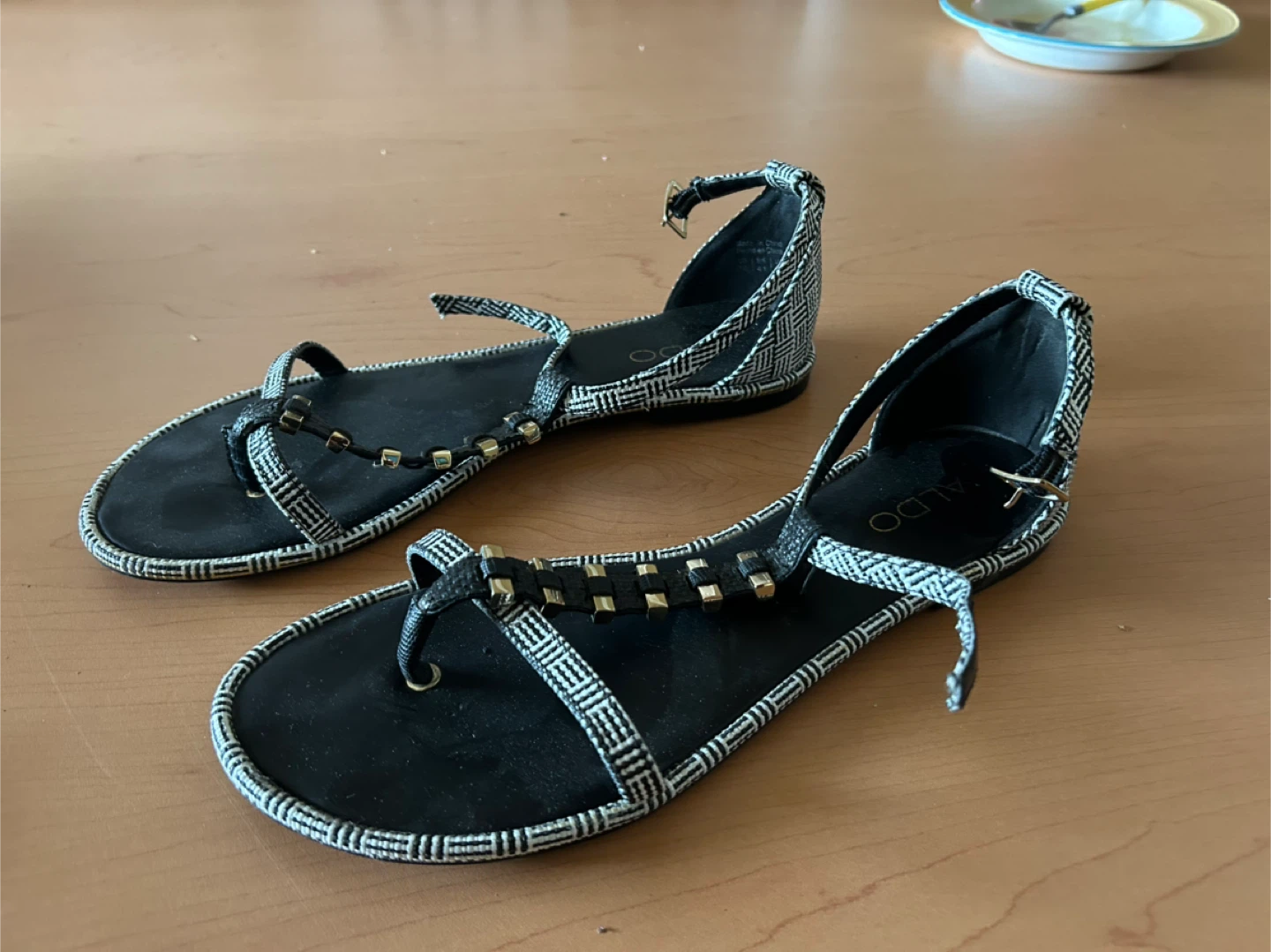 10 size ALDO Women's Black and White Patterned Flat Sandals