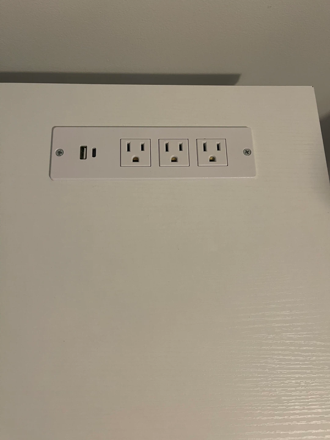 White desk - photo 2