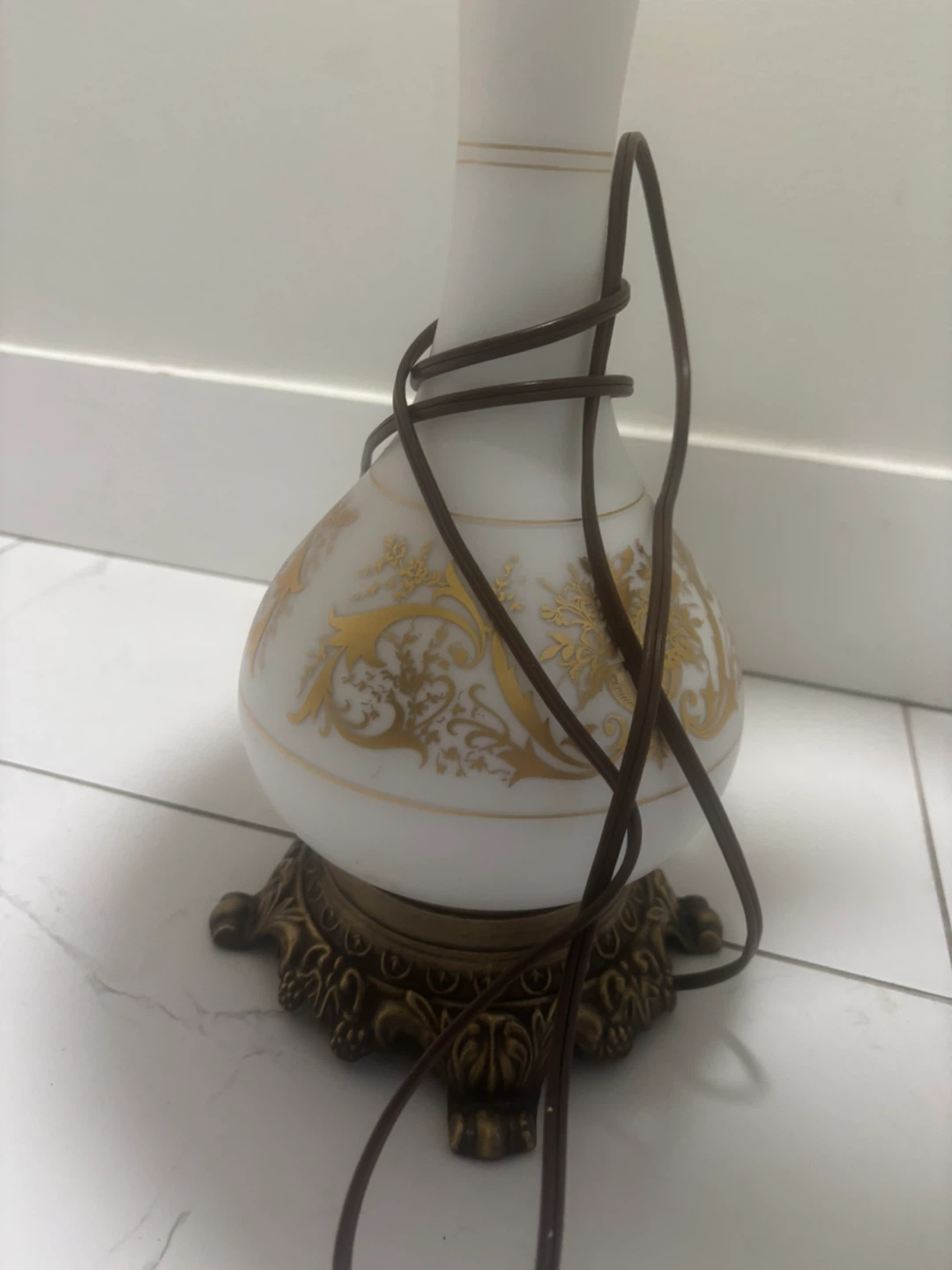 Vintage Table Lamp with White Shade and Gold Detail - photo 3