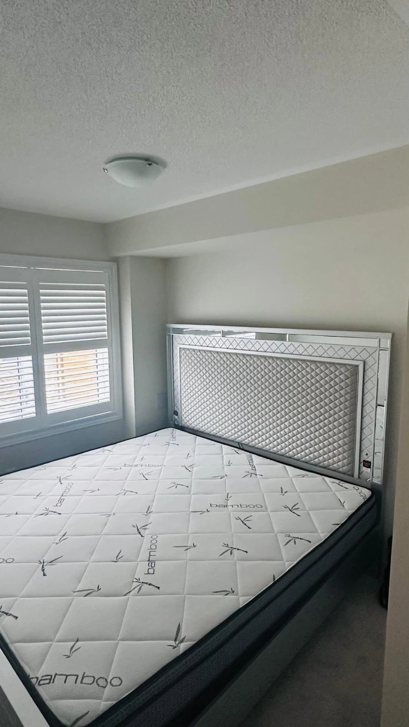 Queen Size Bamboo Mattress with Mirrored Headboard