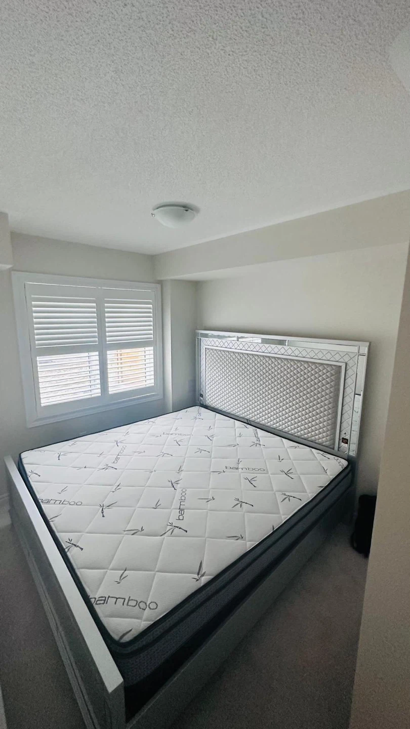 Queen Size Bamboo Mattress with Mirrored Headboard - photo 2