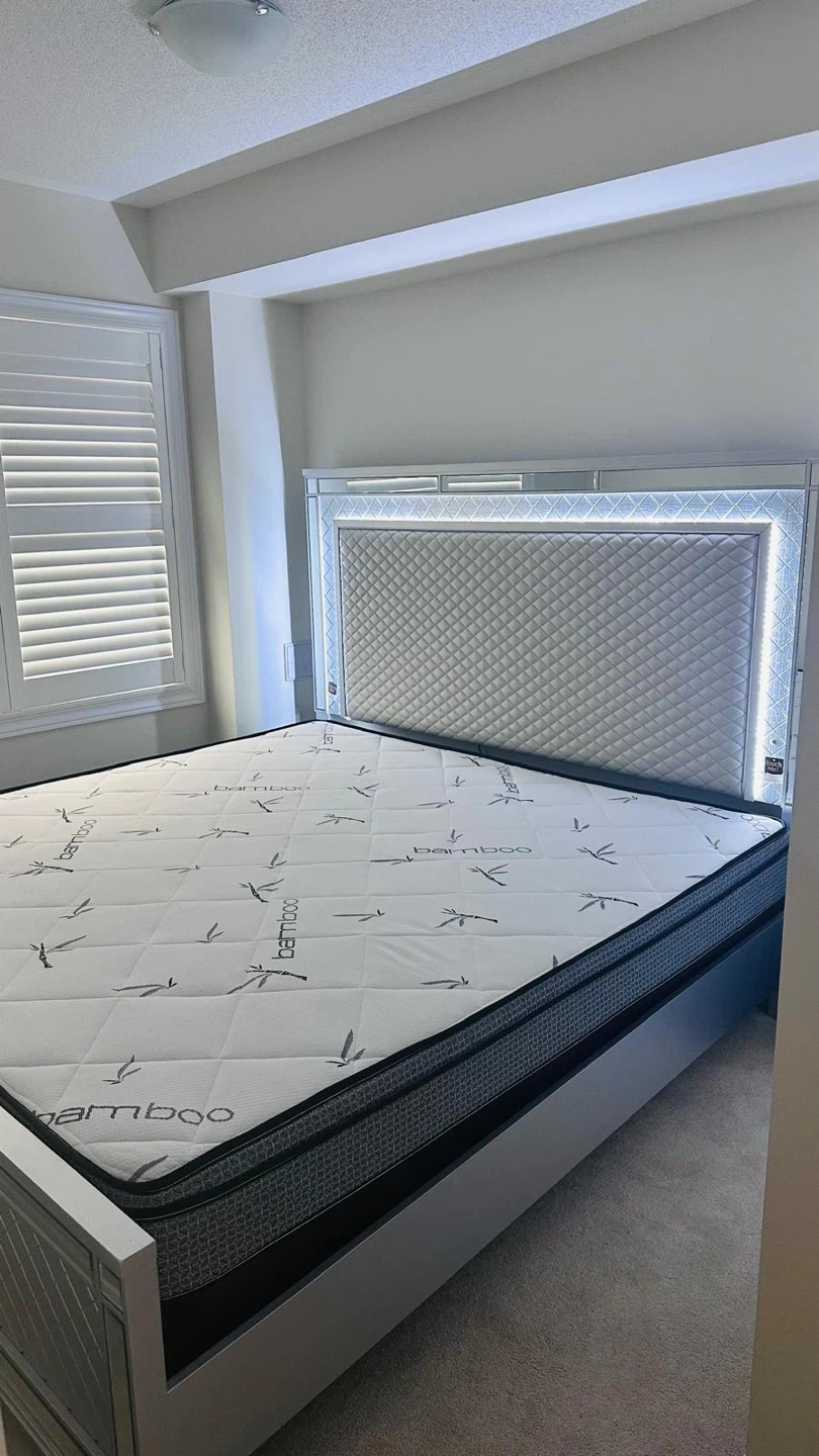 Queen Size Bamboo Mattress with Mirrored Headboard - photo 3