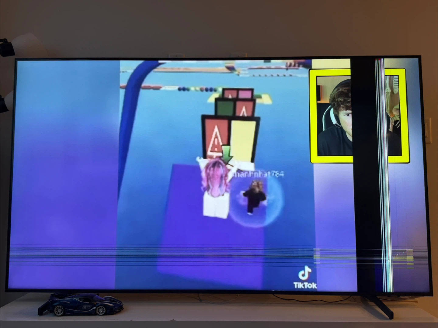 75 inch Samsung TV display broken