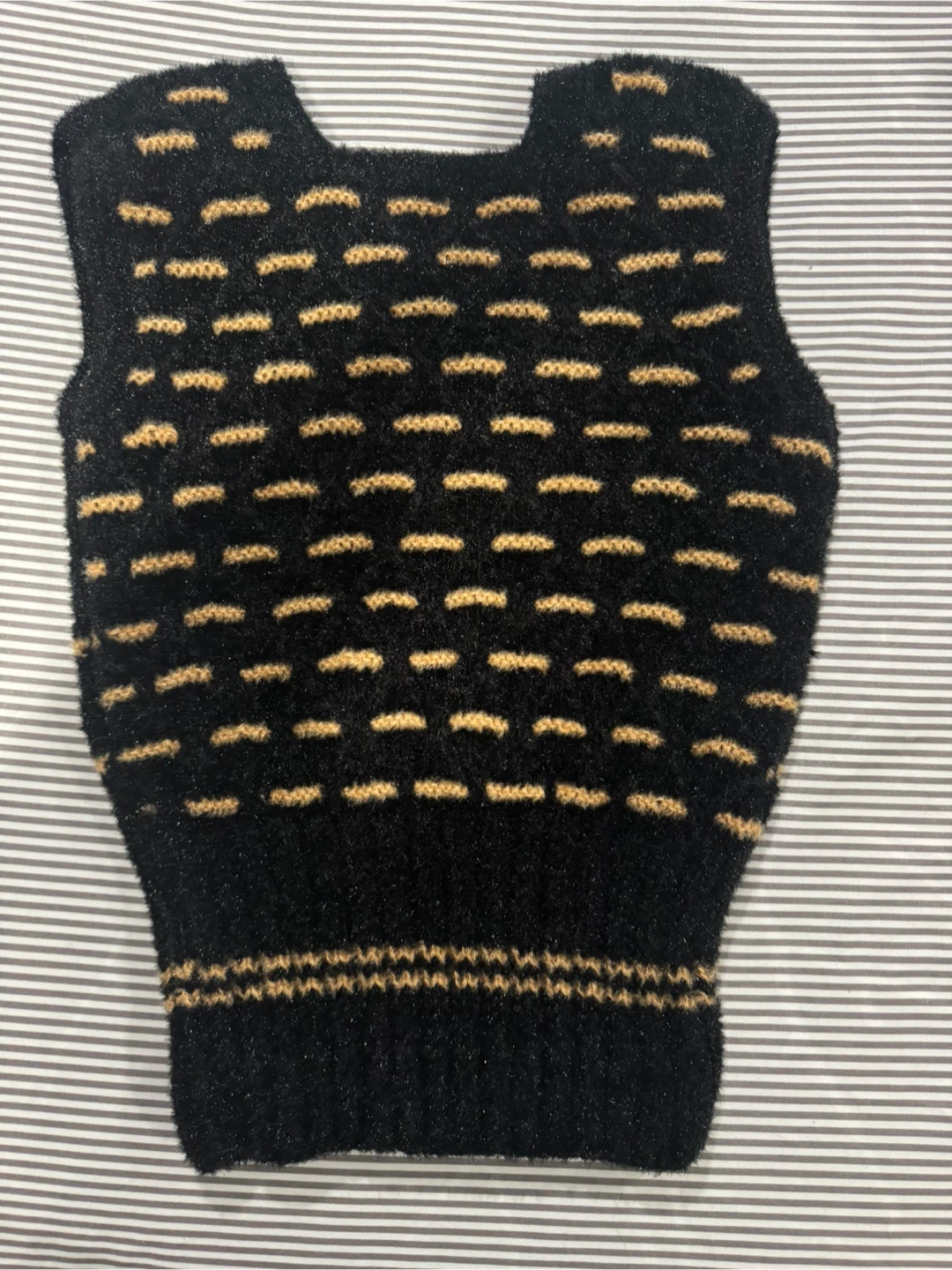Black and Tan Knit Sleeveless Sweater Vest - photo 2