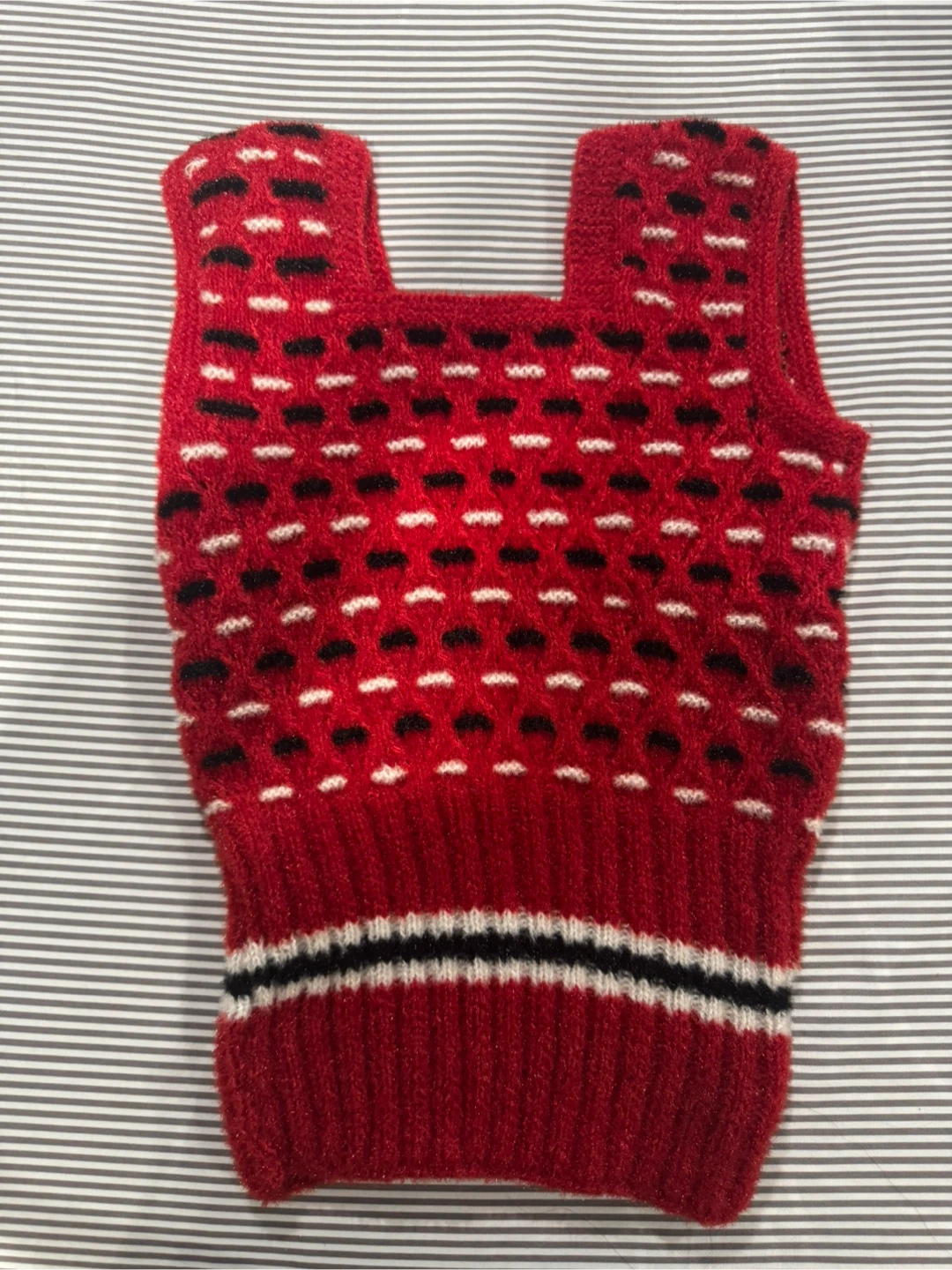Red Hand Knitted Vest - photo 2