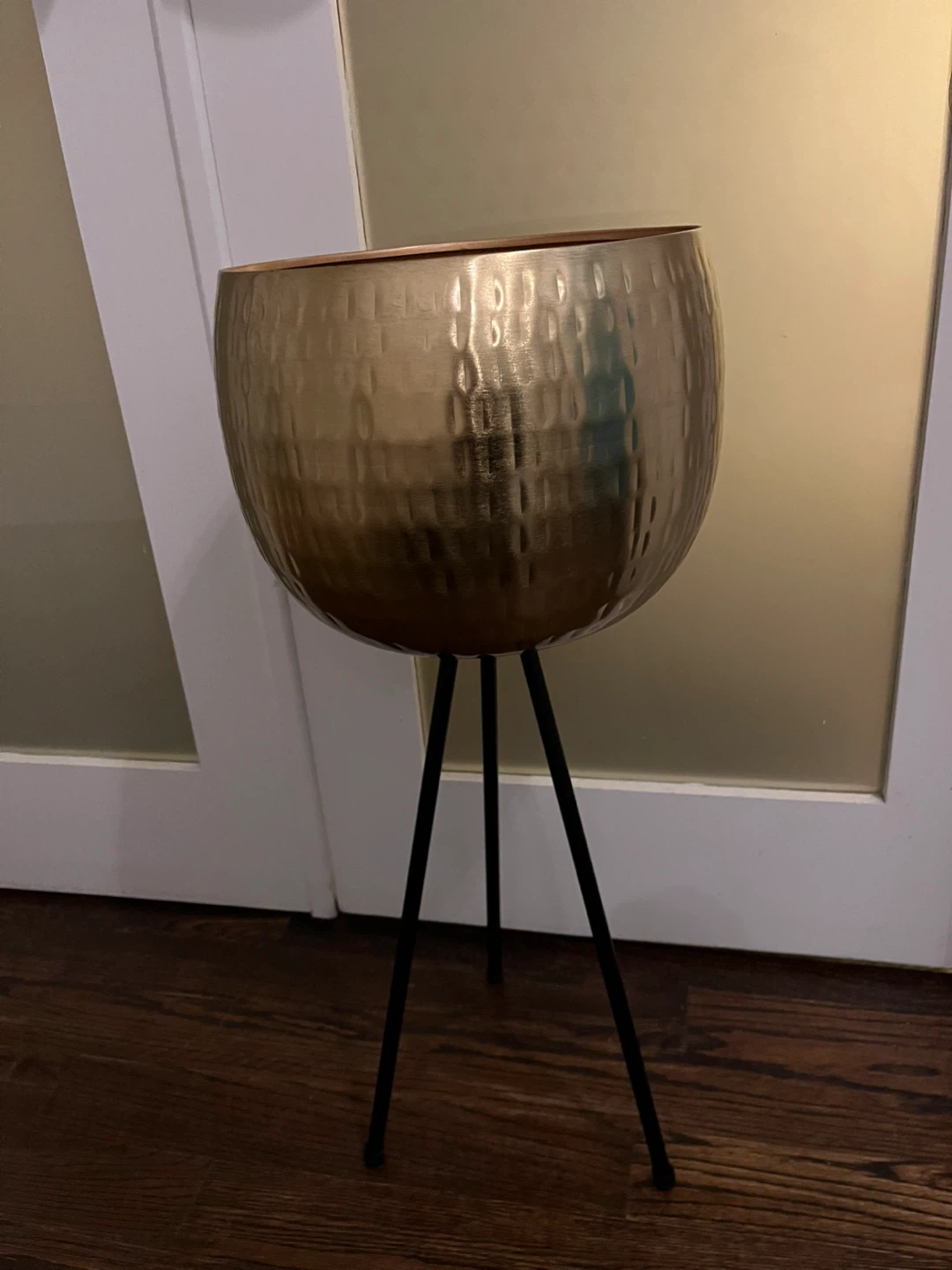 Gold Hammered Metal Plant Stand 🥕 - photo 2