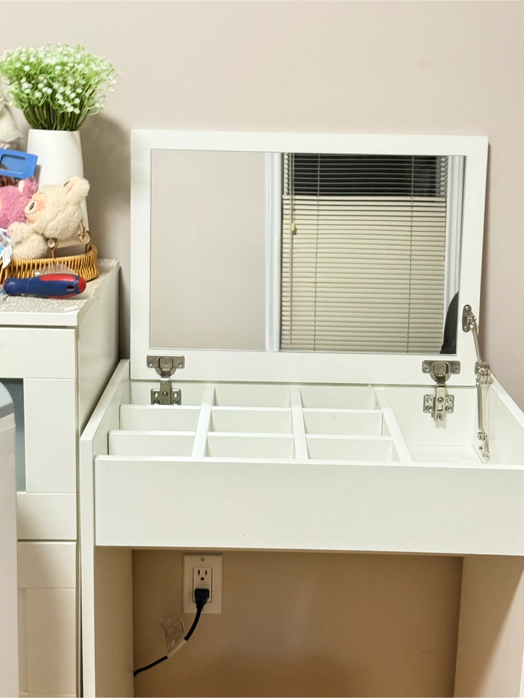 White Vanity Desk with Mirror and Organizer