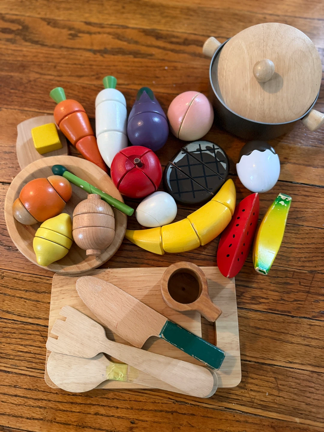 Wooden Play Food Set with Pot and Cutting Board