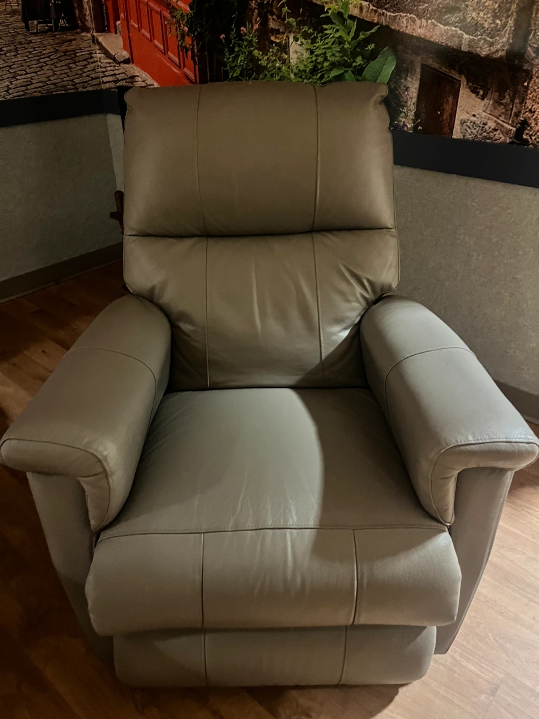 🥕Taupe Leather Recliner Chair