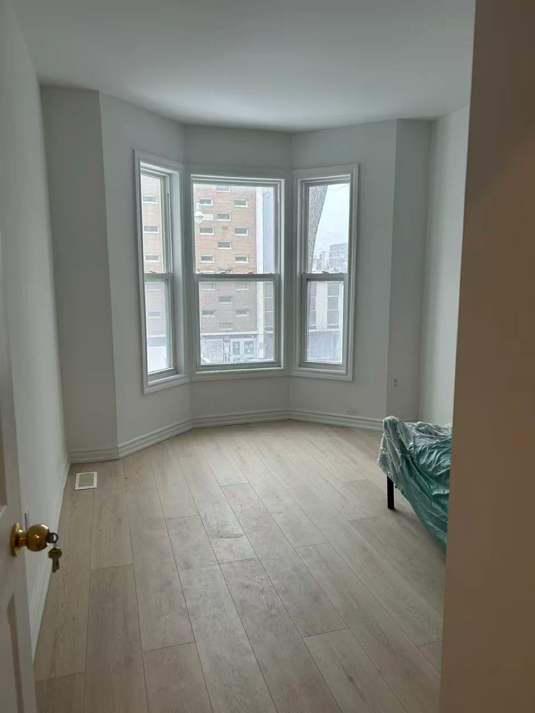 Private Room for RENT - with bathroom and shared kitchen