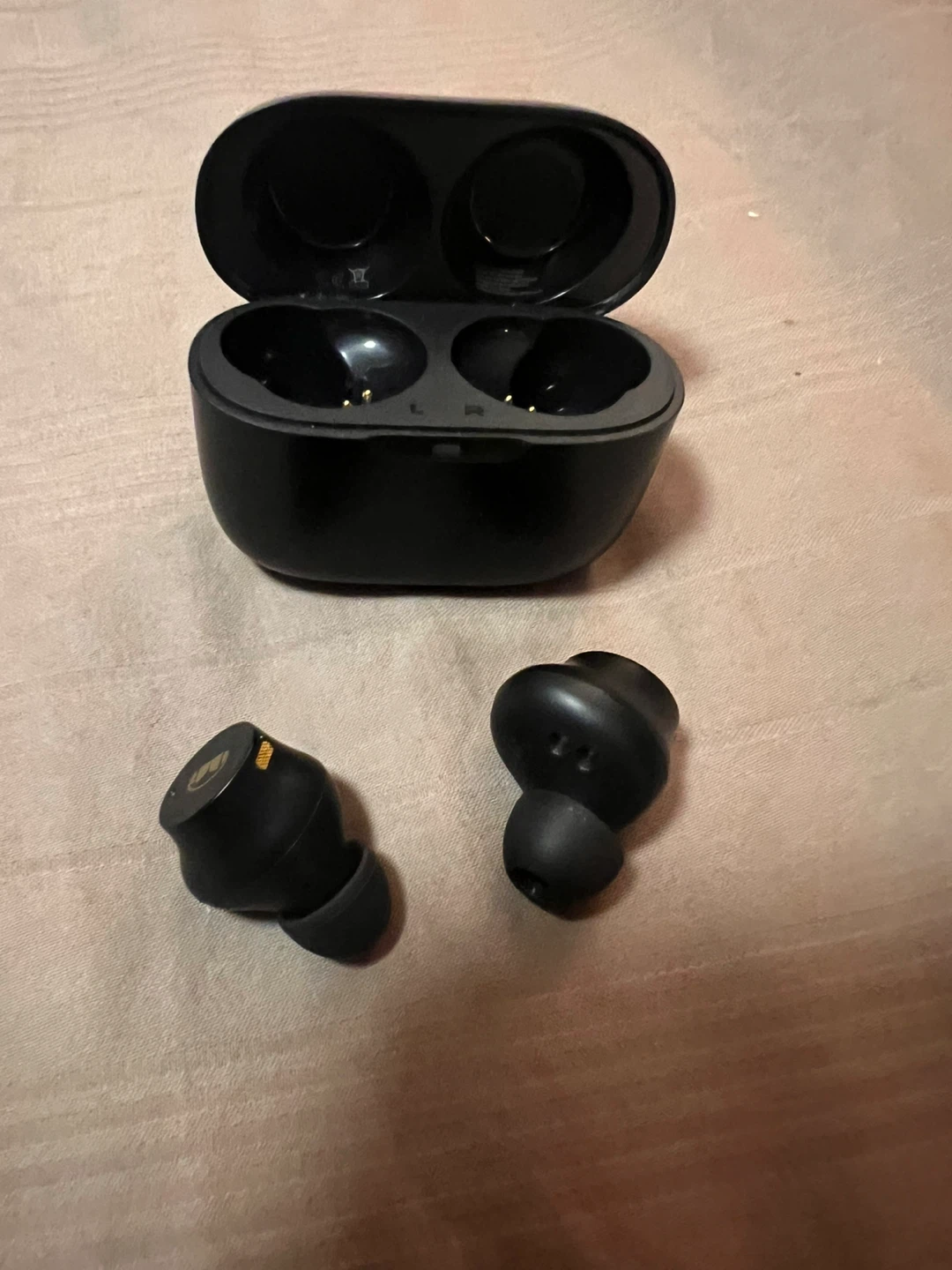 Monster Wireless Earbuds with Charging Case - photo 2