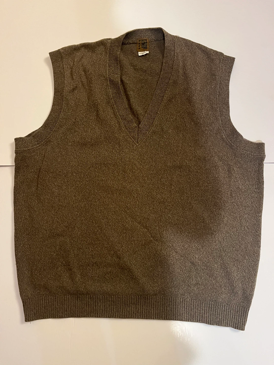 Vintage T2 by Tundra men’s Brown V-Neck Sweater Vest