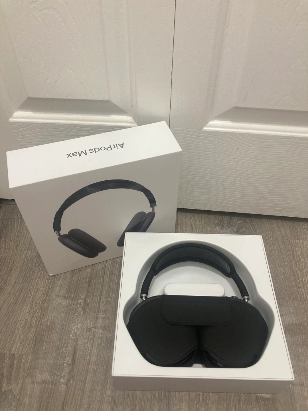 Space Gray AirPods Max - photo 3