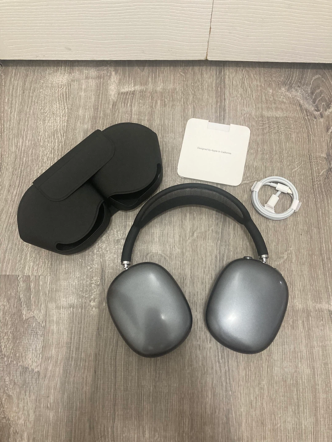 Space Gray AirPods Max - photo 4