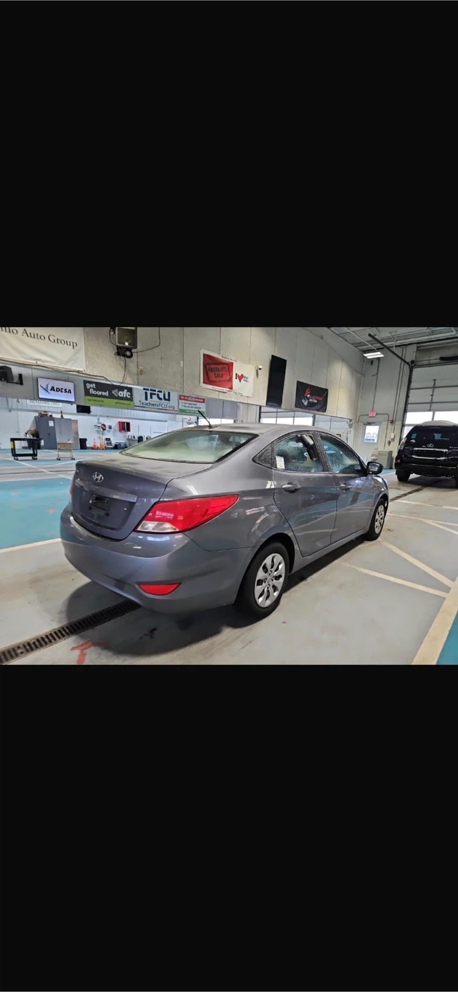 2017 Hyundai Accent SE - photo 5