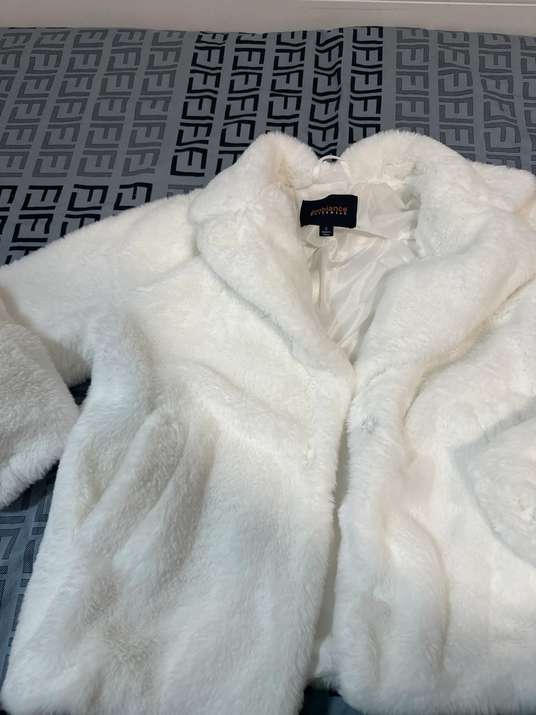 Ambiance Outerwear White Faux Fur Coat - Size  S 100%new - photo 3