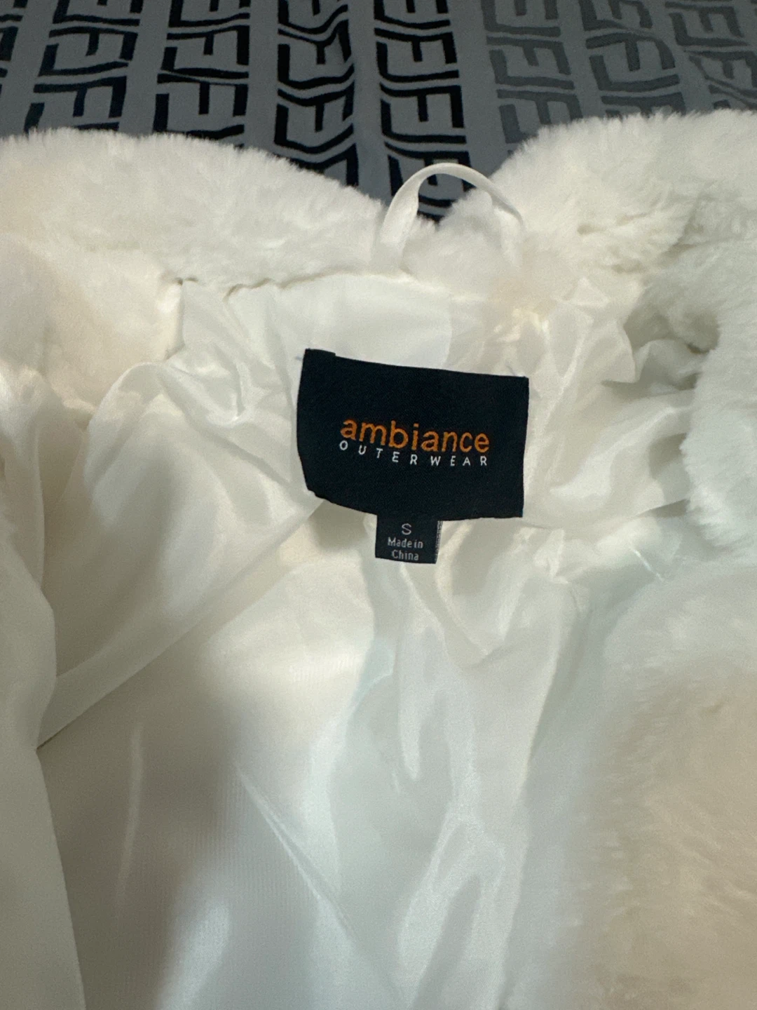 Ambiance Outerwear White Faux Fur Coat - Size  S 100%new - photo 2