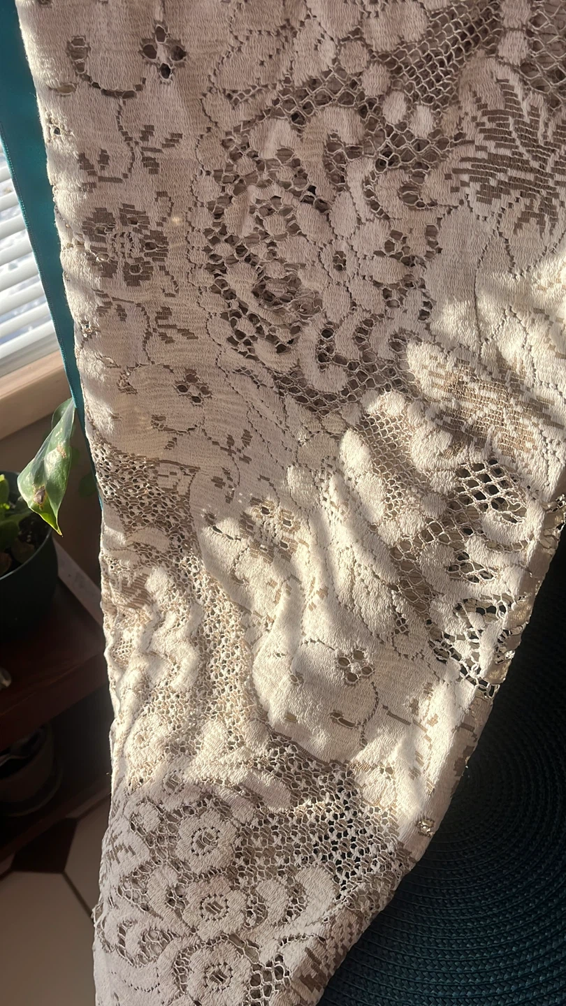 Vintage Lacey Tablecloth, 40x48 - photo 4