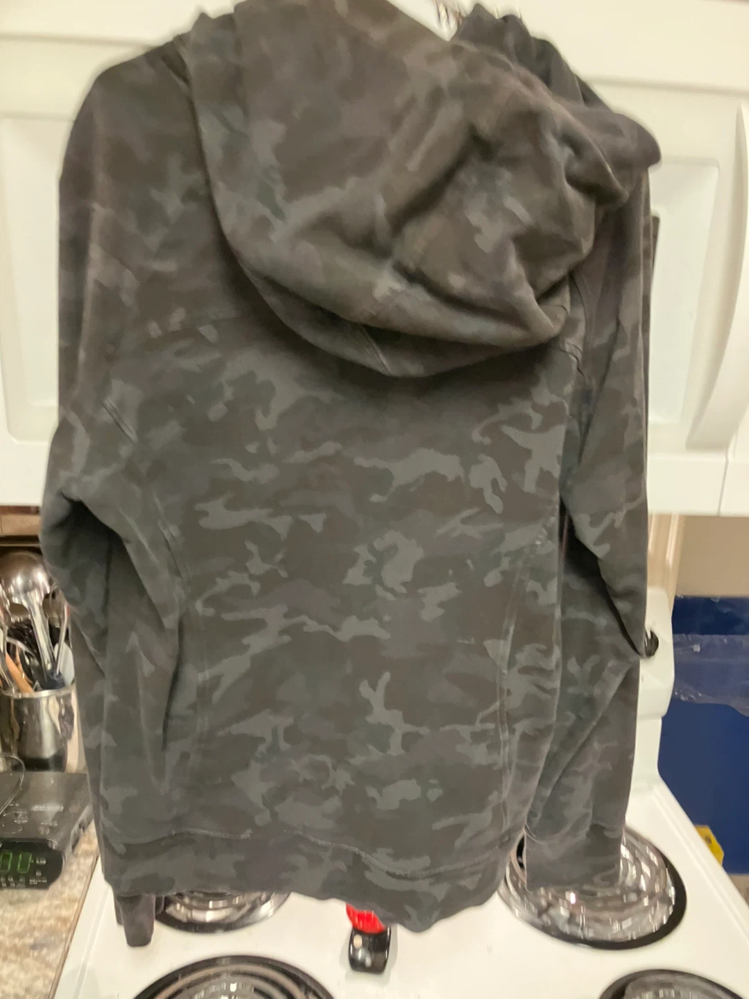 Lululemon Camo Hoodie Size 12 - photo 2