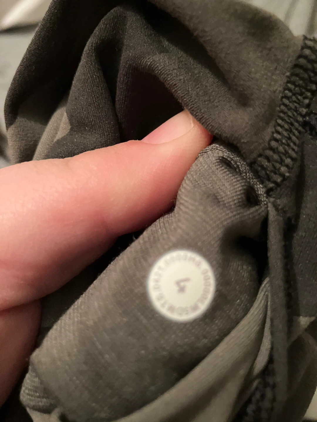 Lululemon Camo Leggings Size 6 - photo 5