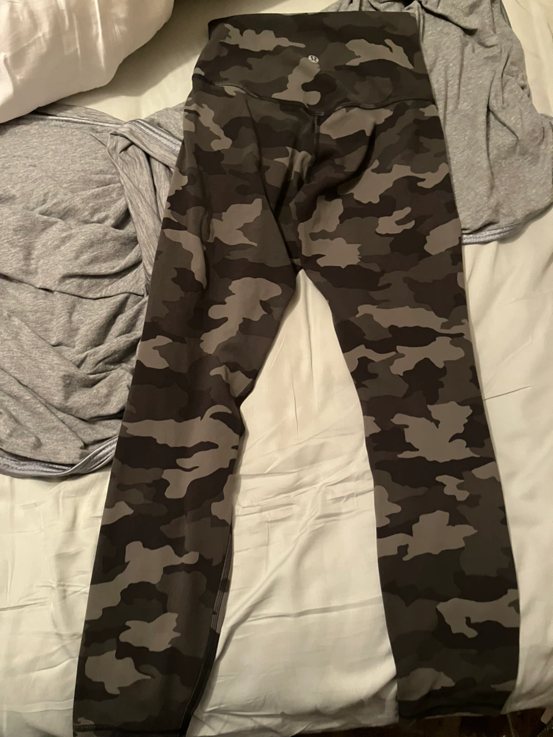 Lululemon Camo Leggings Size 6 - photo 2