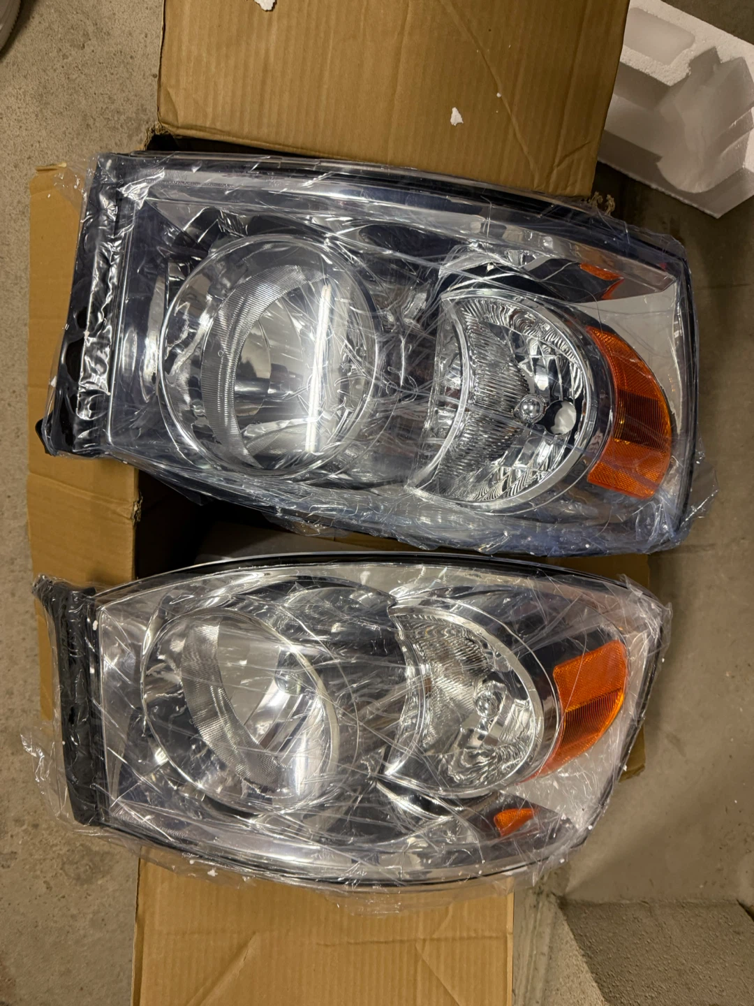 Pair of Dodge Ram Headlights - photo 2