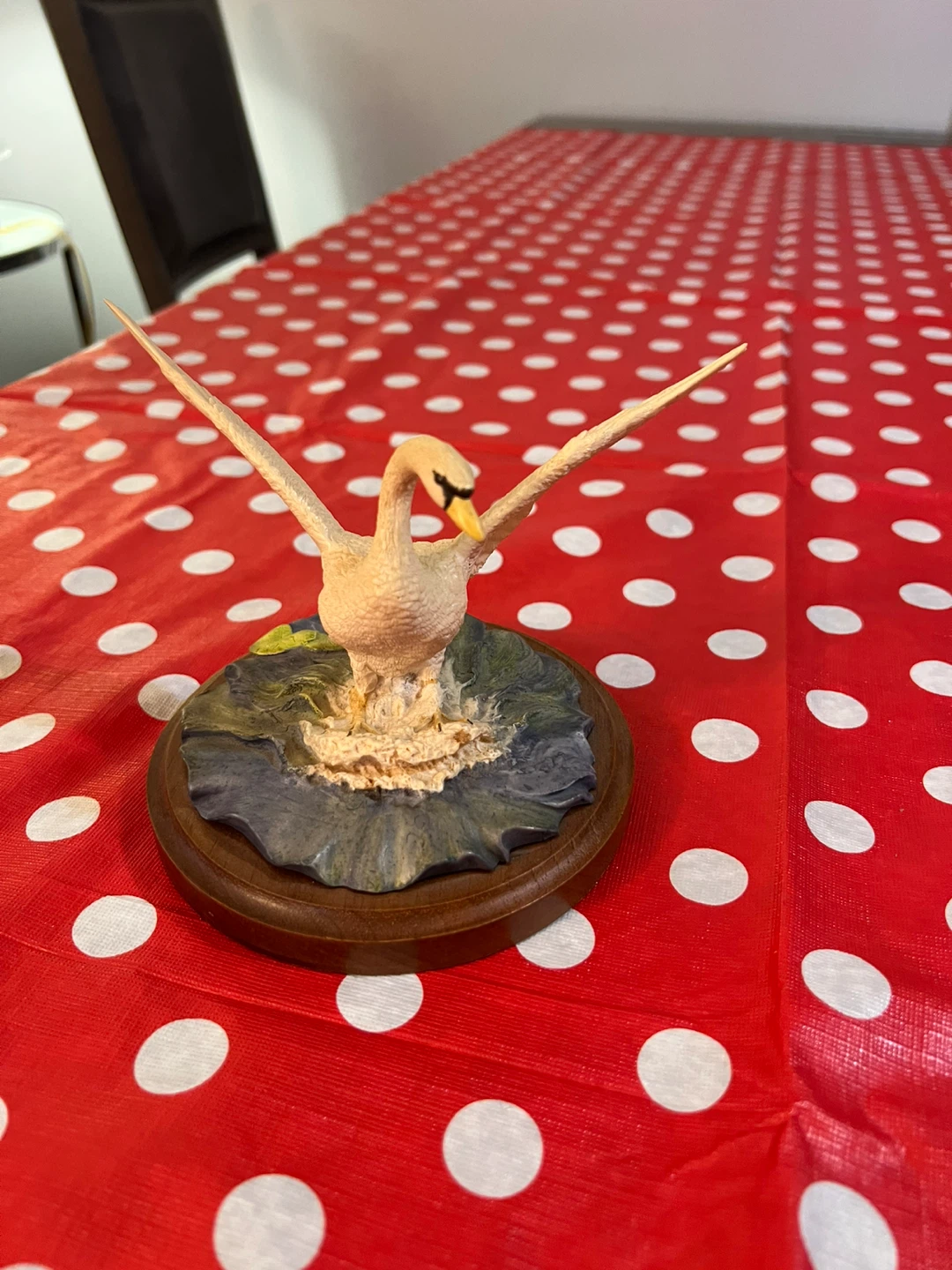 John Beswick Studio Sculptures "Happy Landings" Swan Figurine - photo 3