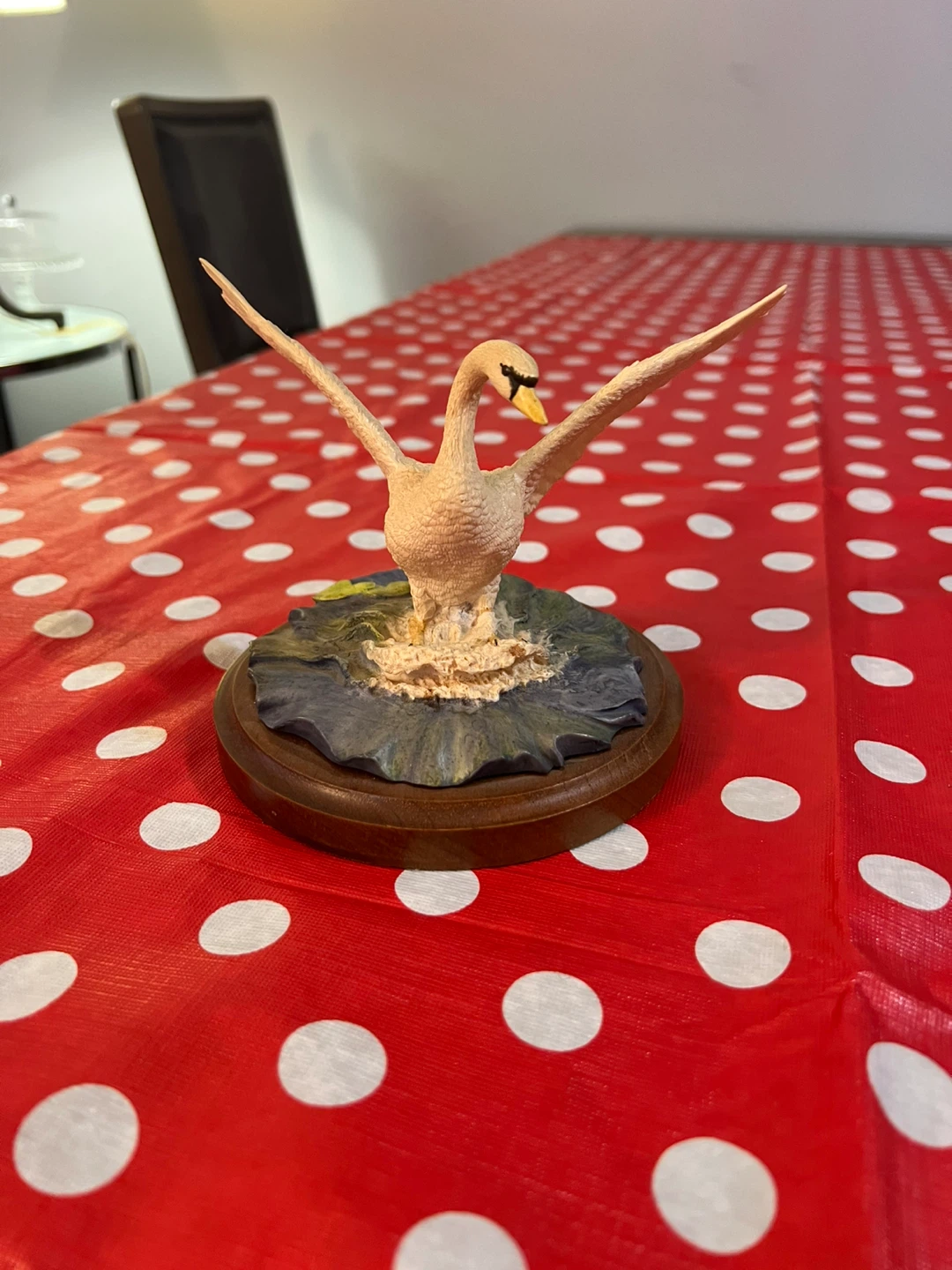John Beswick Studio Sculptures "Happy Landings" Swan Figurine