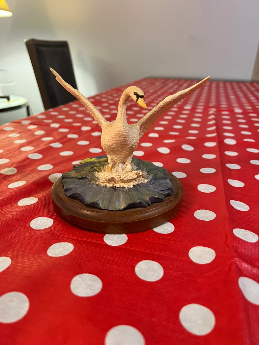 John Beswick Studio Sculptures "Happy Landings" Swan Figurine - photo 2