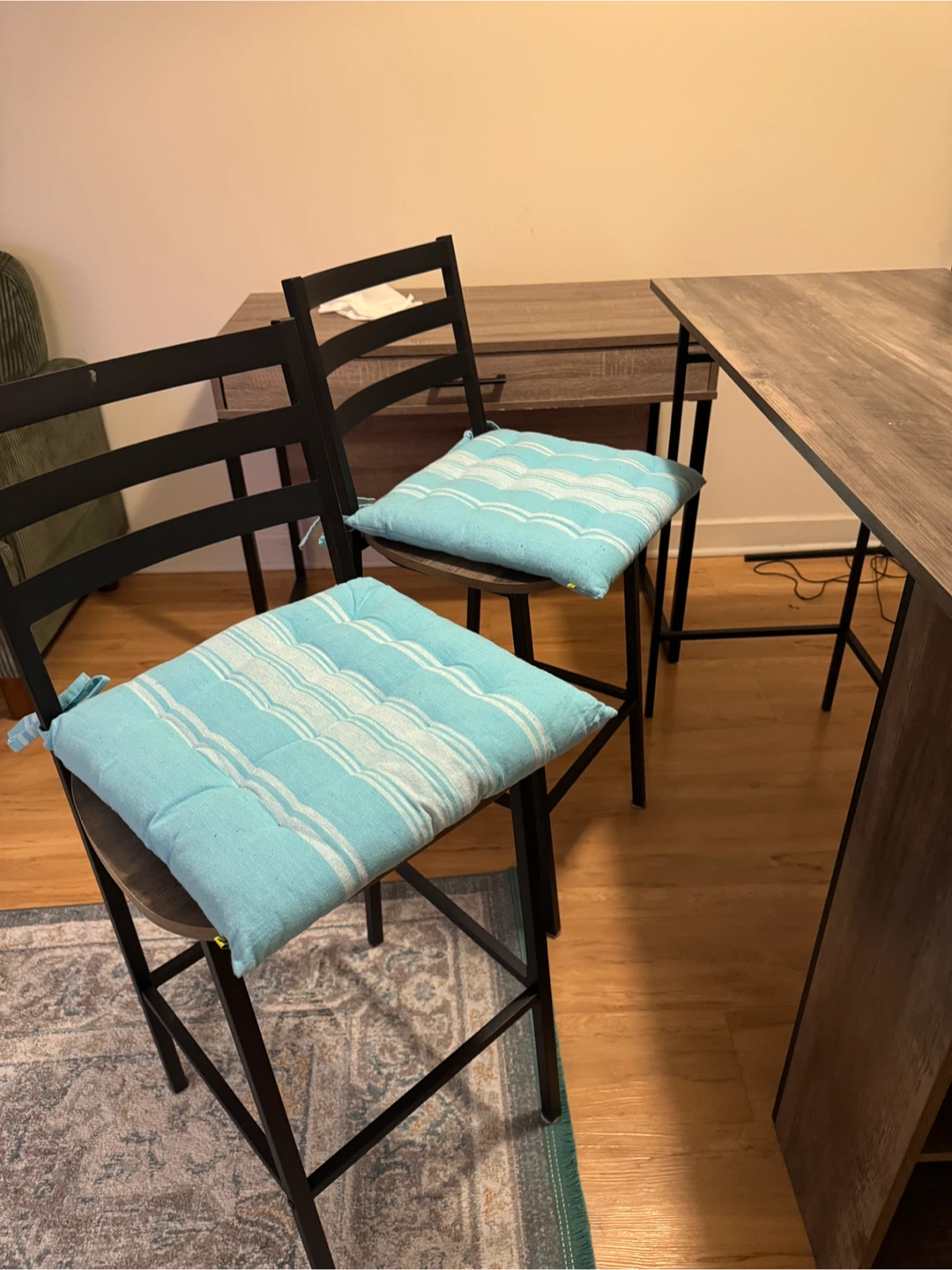Rustic Wood Dining Table with 2 Bar Stools - photo 3
