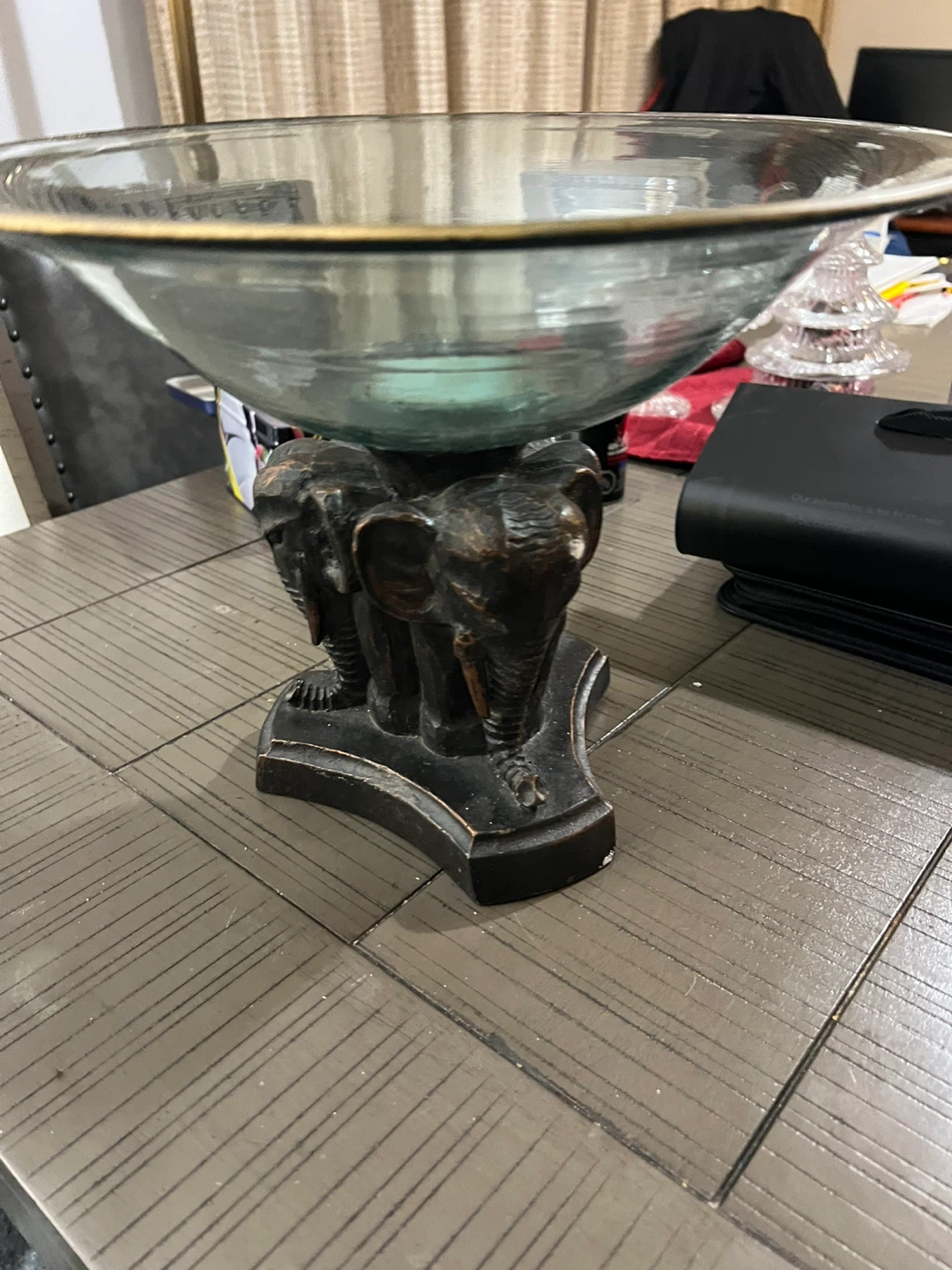 Glass fruit bowl with elephant base - photo 2