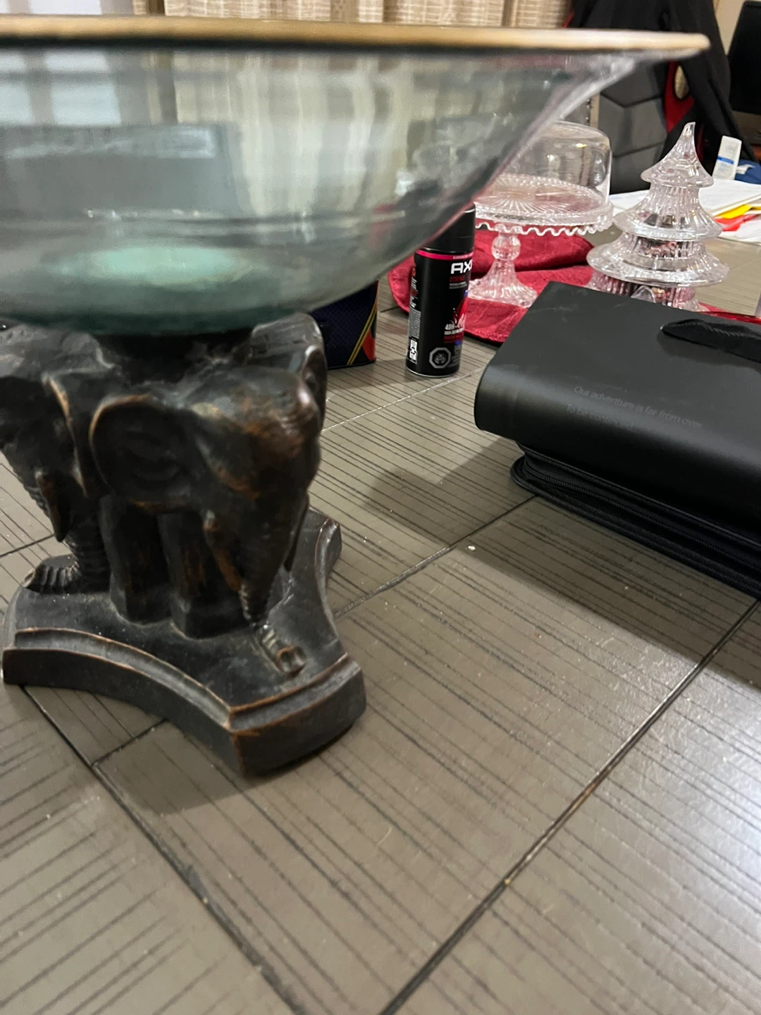 Glass fruit bowl with elephant base - photo 4