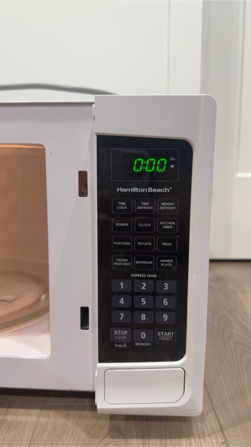 Hamilton Beach Microwave - photo 3