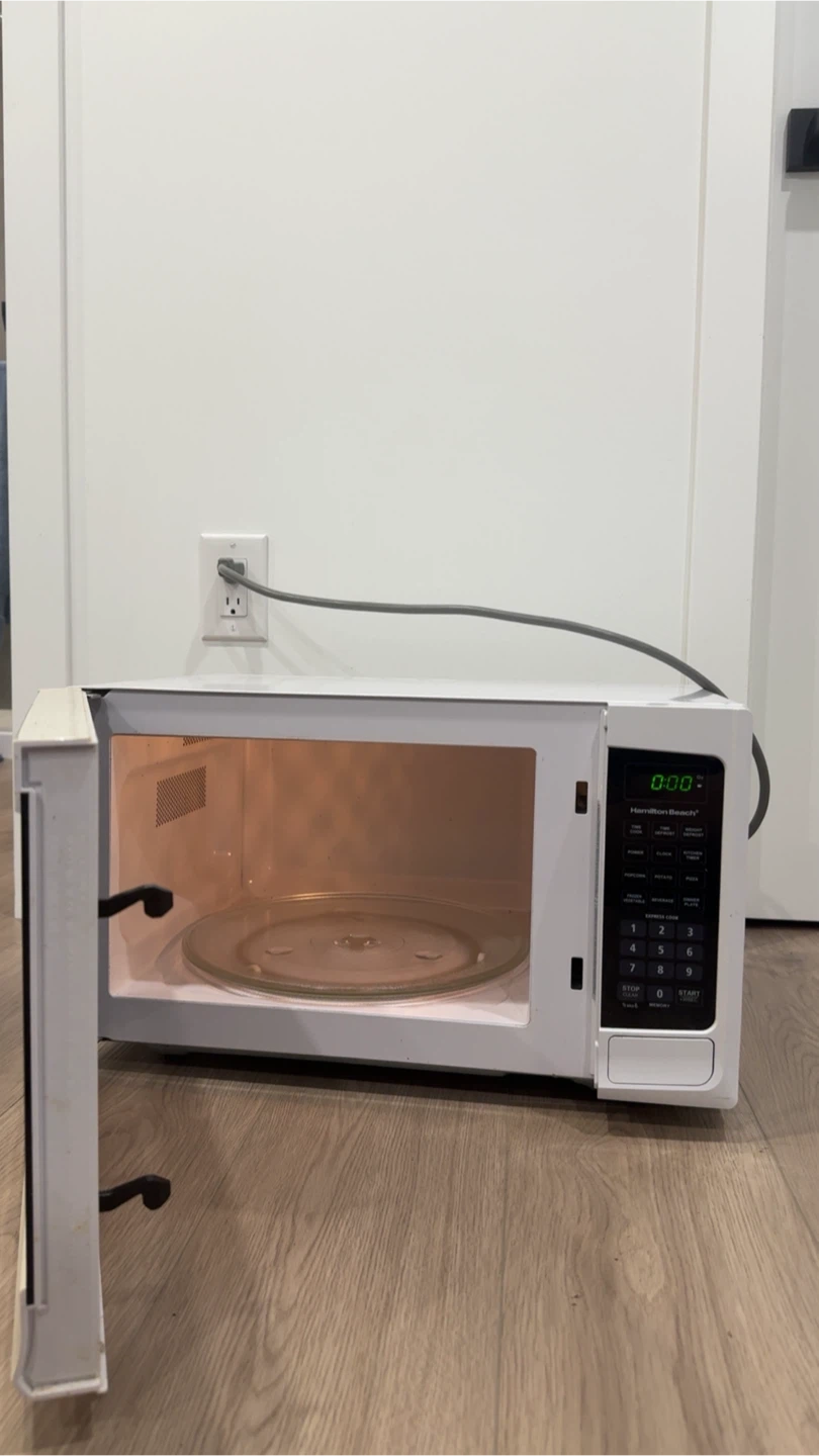 Hamilton Beach Microwave - photo 2