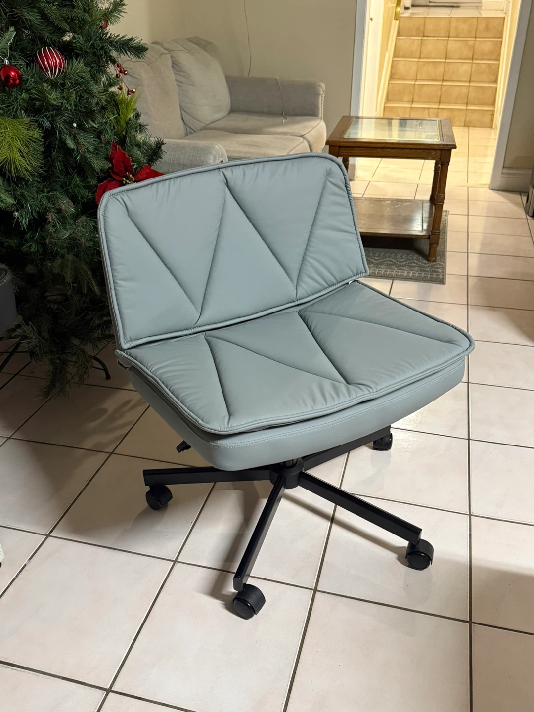 Cross-leg Chair
