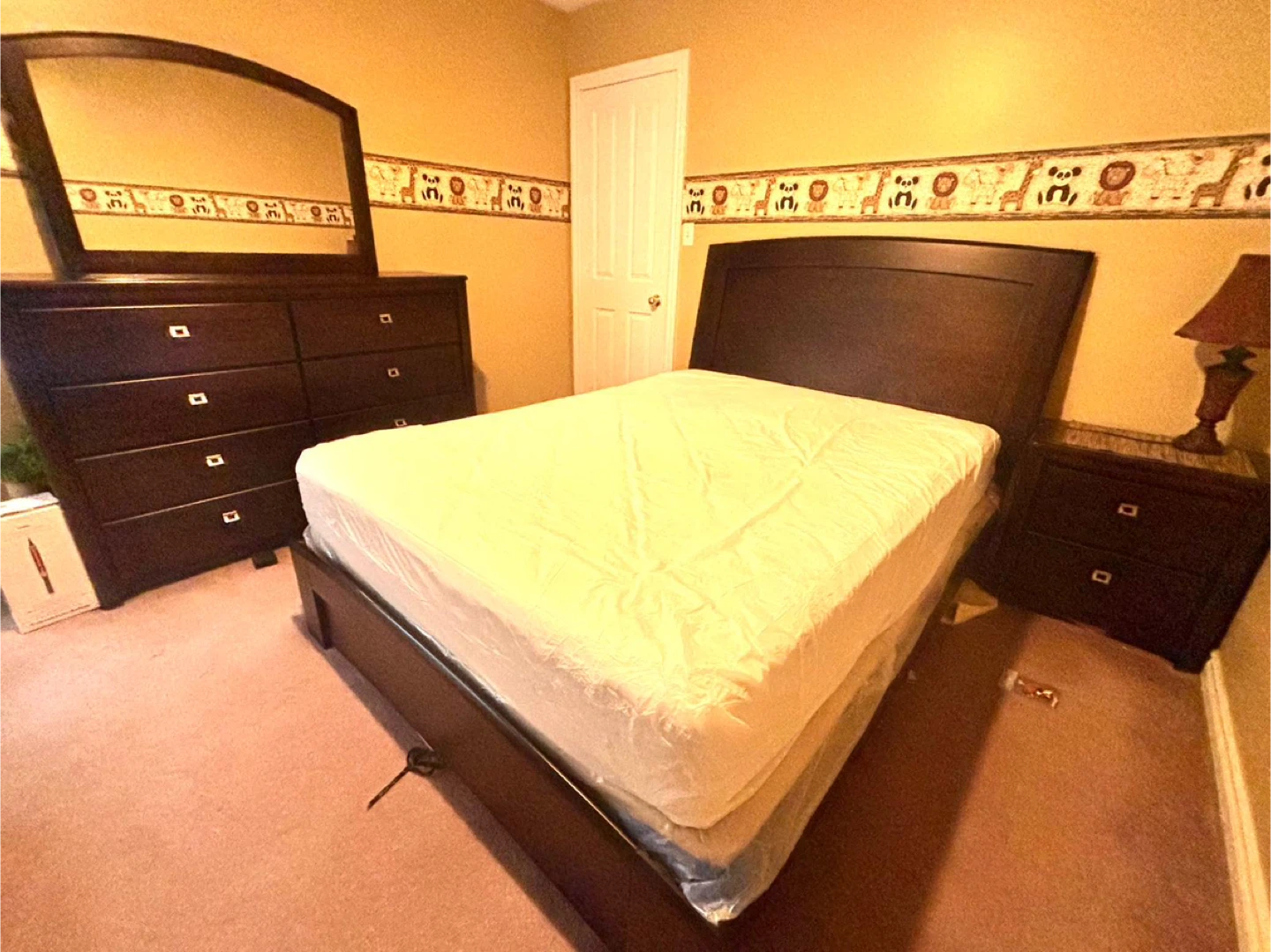 Brown Queen wooden bed, 1night stand & Dresser with Mirror