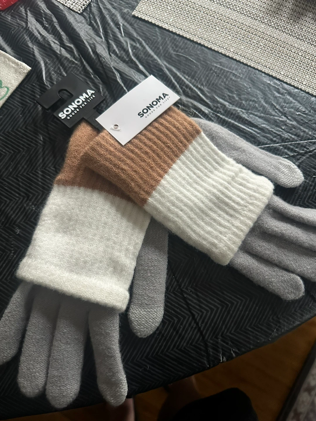 🥕Sonoma Goods for Life Colorblock Gloves